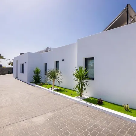 Sea Breeze Lapa And Claca Villa