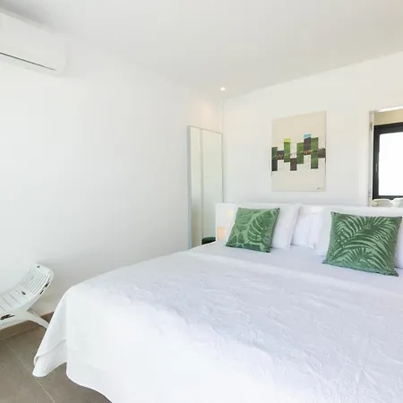 Sea Breeze Lapa And Claca Villa