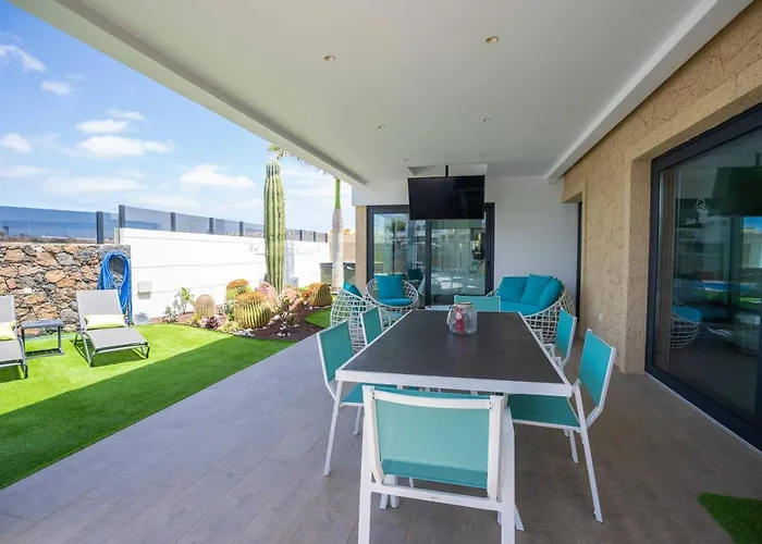 Sea Breeze Lapa And Claca Villa