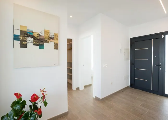 Sea Breeze Lapa And Claca Villa *