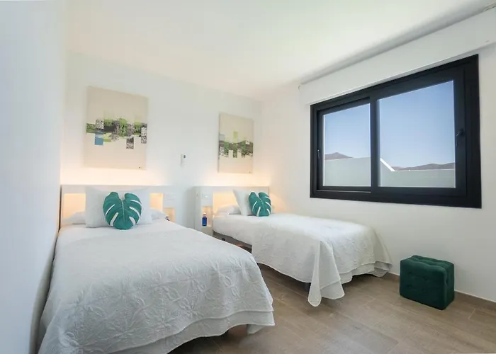 Sea Breeze Lapa And Claca Villa